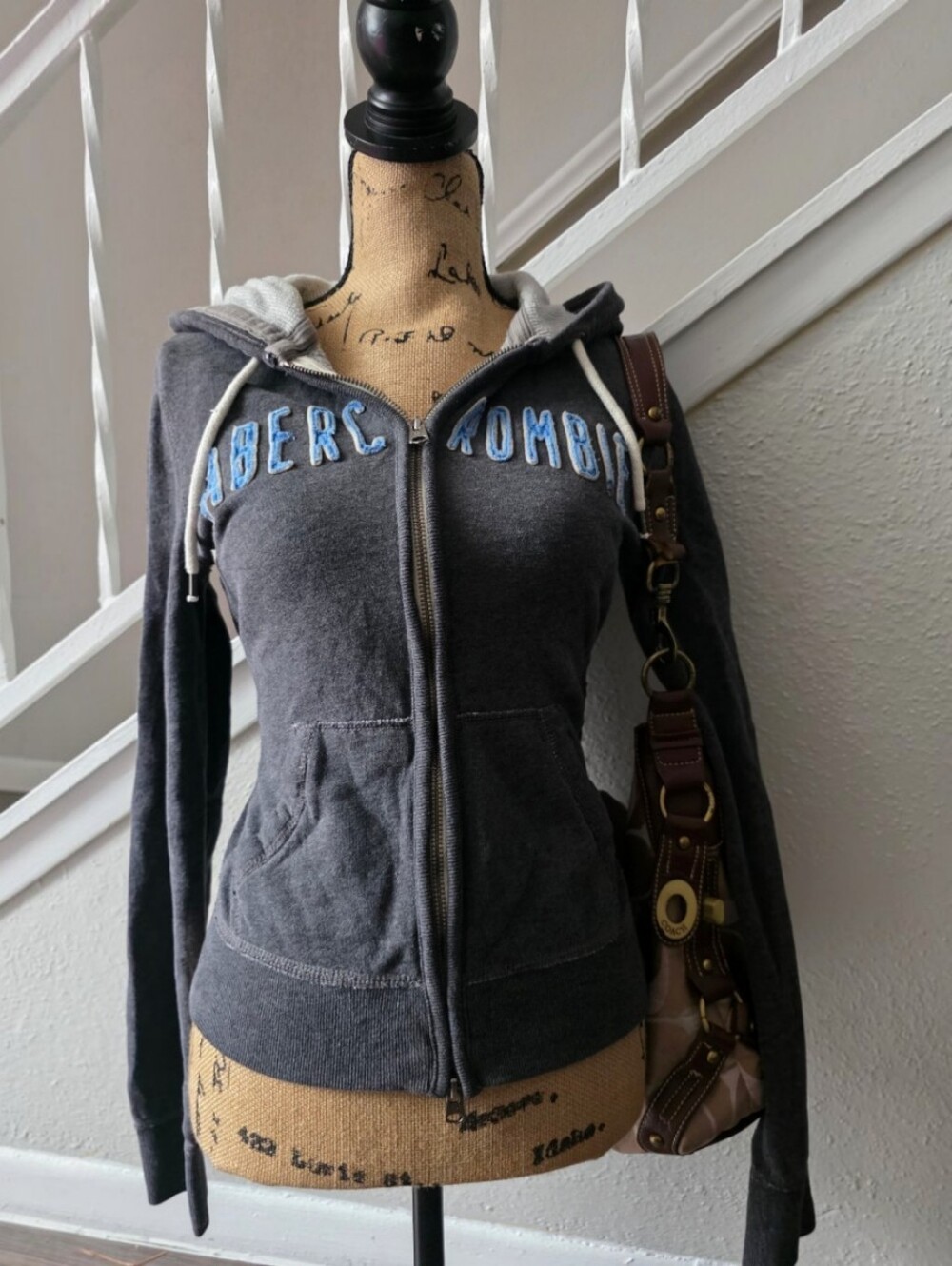 2000s Abercrombie & Fitch grey zip up hoodie Bella Swan Size Small